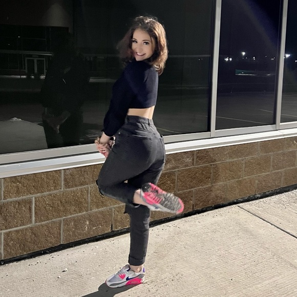 Meet your Posher, Emily - Picture 1 of 1